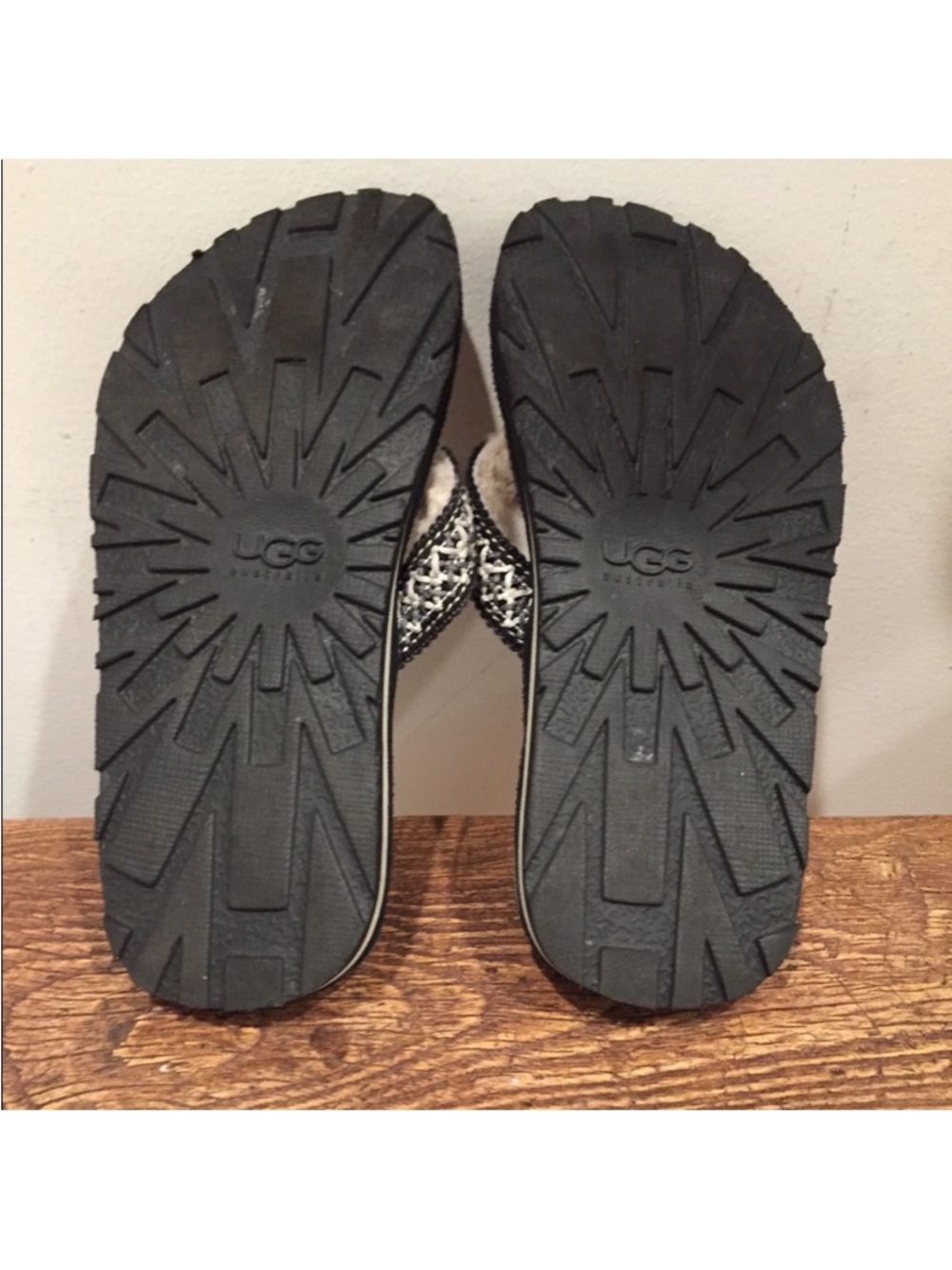 UGG Homoa Sheepskin-lined Thongs 37 - Picture 4 of 7